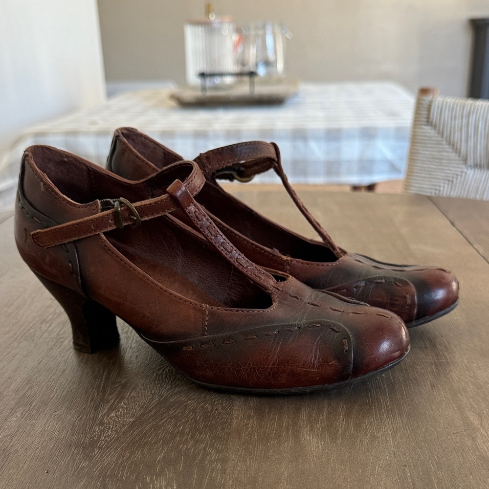 Pikolinos T-Strap Leather Heels